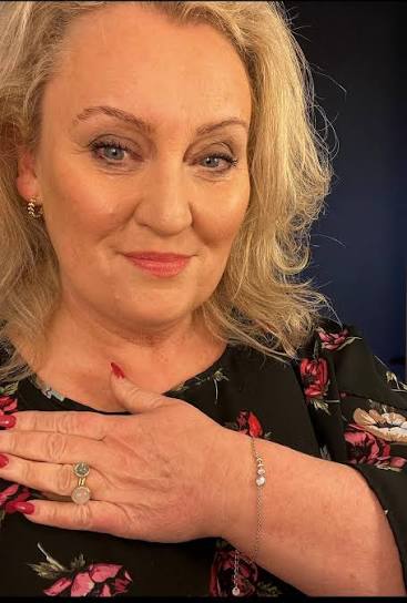 <strong>-</strong><em><strong> Sigrid Dahl (56 years old)</strong></em>